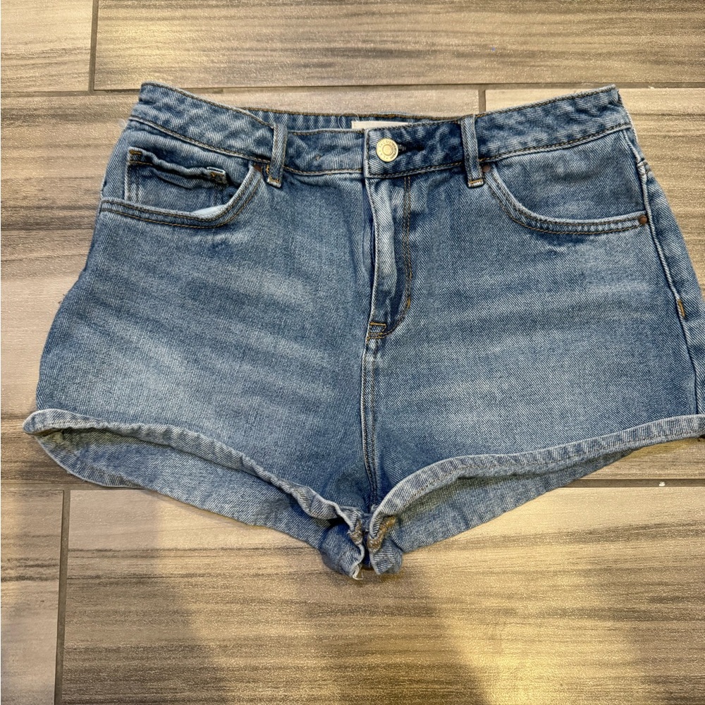 PACSUN Los Angeles woman’s jean shorts